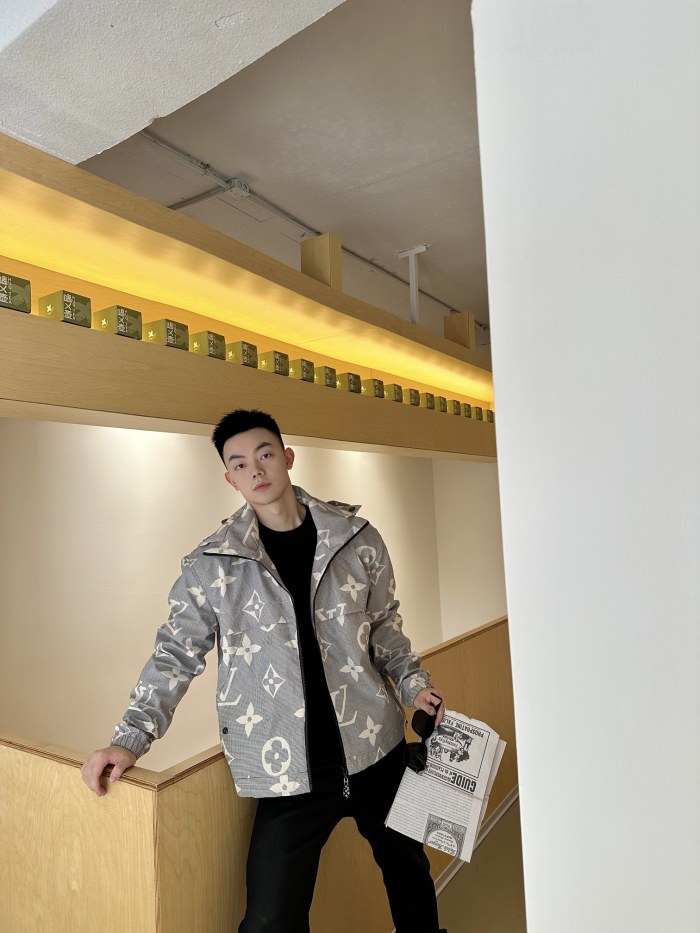 Clothes LOUIS VUITTON 914