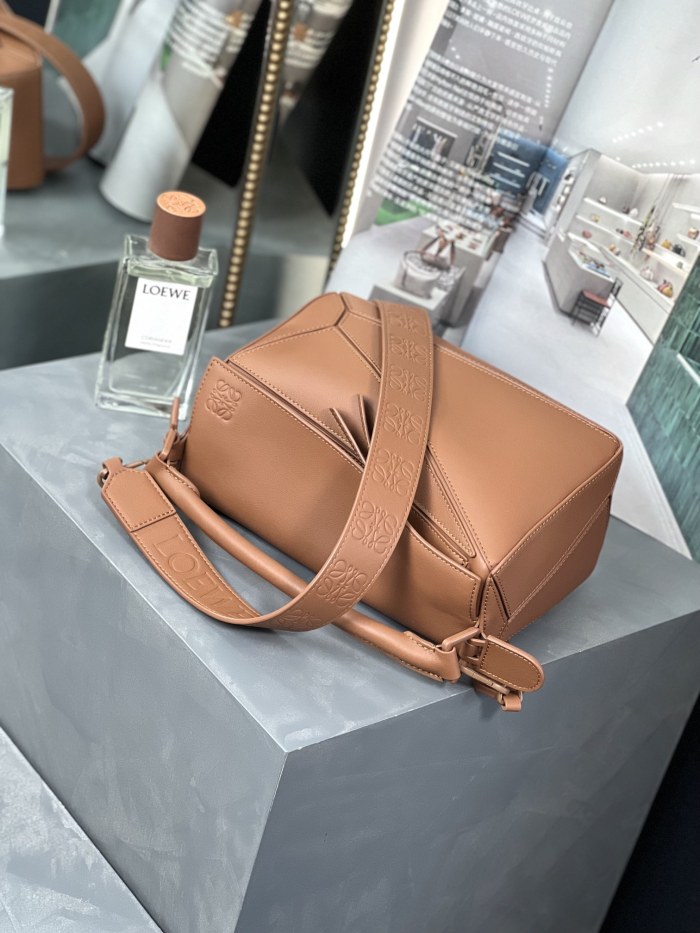 Handbags LOEWE 𝙿𝚞𝚣𝚣𝚕𝚎 size:24-16.5-10.5 cm