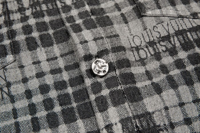 Clothes LOUIS VUITTON 917