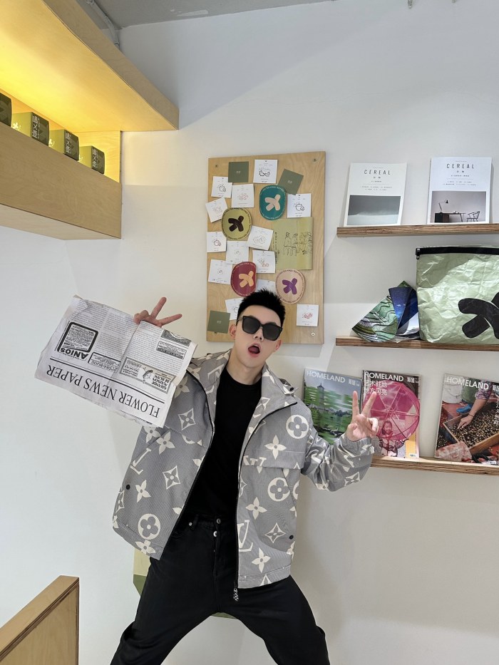 Clothes LOUIS VUITTON 914