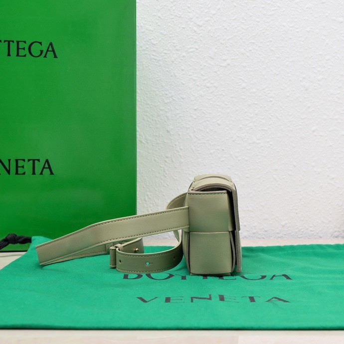 Handbags LOEWE 6815 size:17.5×9.5×5 cm