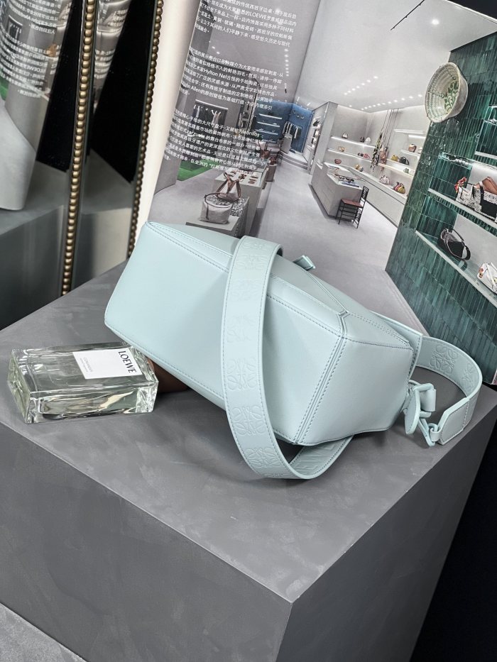 Handbags LOEWE 𝙿𝚞𝚣𝚣𝚕𝚎 size:24-16.5-10.5 cm