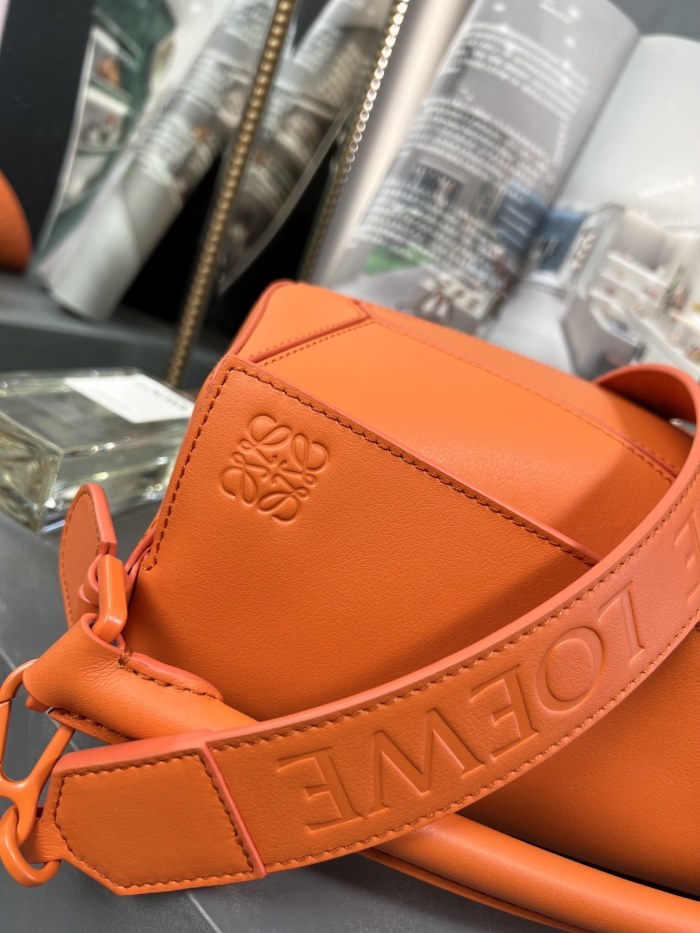 Handbags LOEWE 𝙿𝚞𝚣𝚣𝚕𝚎 size:24-16.5-10.5 cm