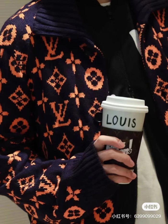 Clothes LOUIS VUITTON 918