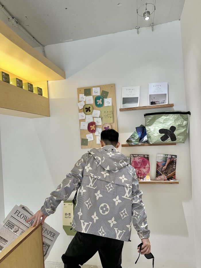 Clothes LOUIS VUITTON 914