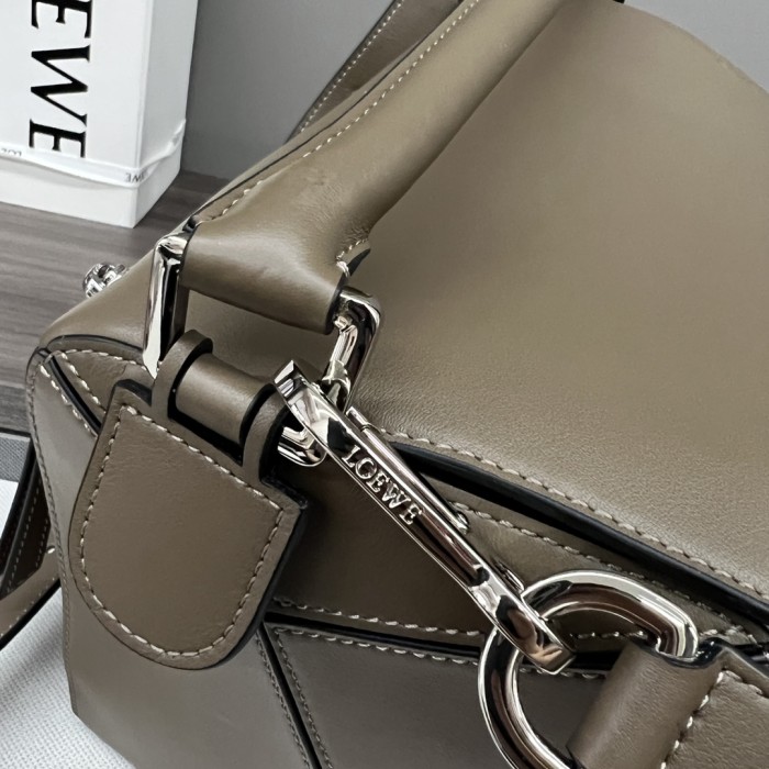 Handbags LOEWE 10170 size:36.5*19*23 cm