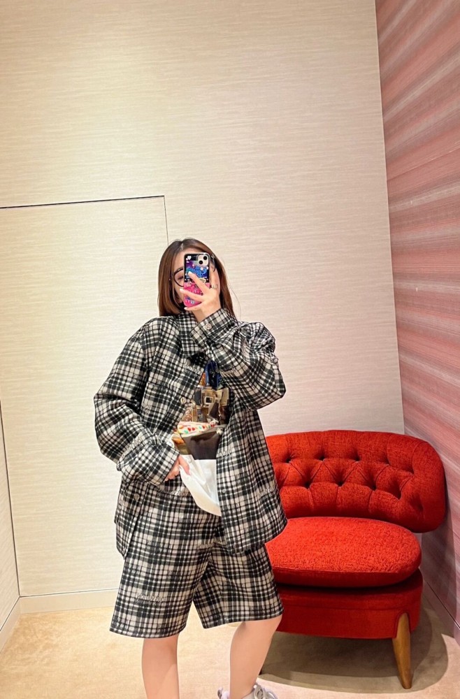 Clothes LOUIS VUITTON 917