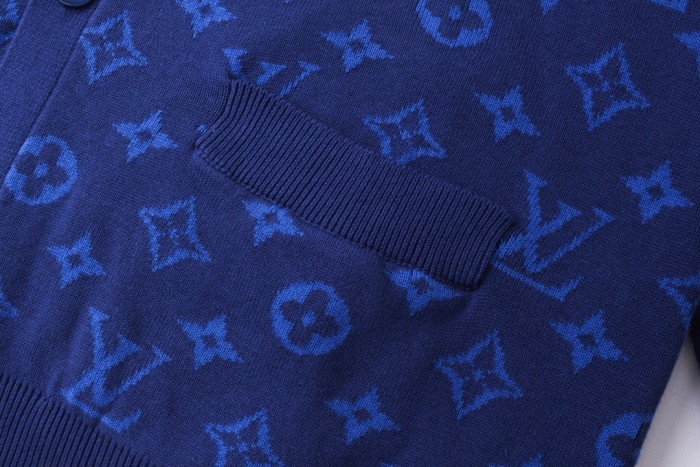 Clothes LOUIS VUITTON 915