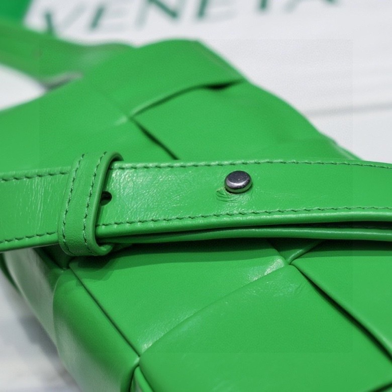 Handbags LOEWE 6815 size:17.5×9.5×5 cm