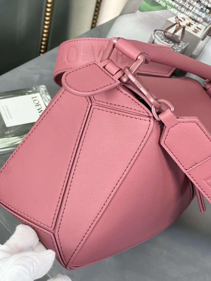 Handbags LOEWE 𝙿𝚞𝚣𝚣𝚕𝚎 size:24-16.5-10.5 cm