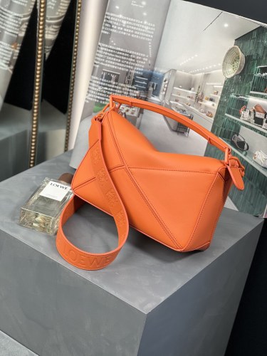 Handbags LOEWE 𝙿𝚞𝚣𝚣𝚕𝚎 size:24-16.5-10.5 cm