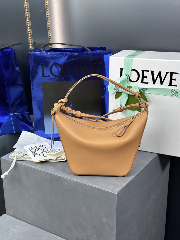 Handbags LOEWE 𝗛𝗮𝗺𝗺𝗼𝗰𝗸 𝗵𝗼𝗯𝗼 size:28-17-9.5 cm