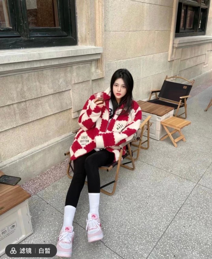 Clothes LOUIS VUITTON 922