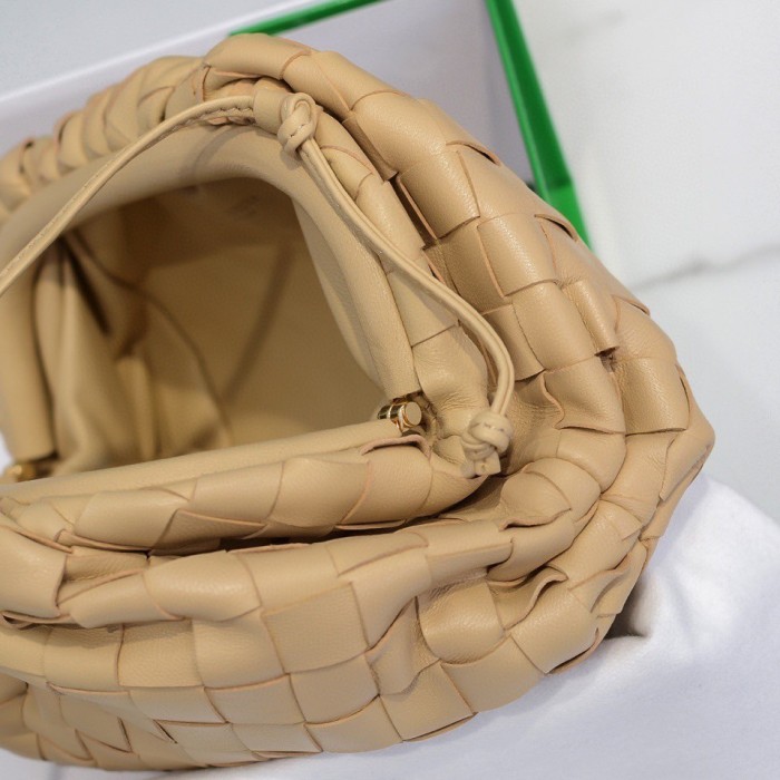 handbags Bottega Veneta The pouch size:23*13*8