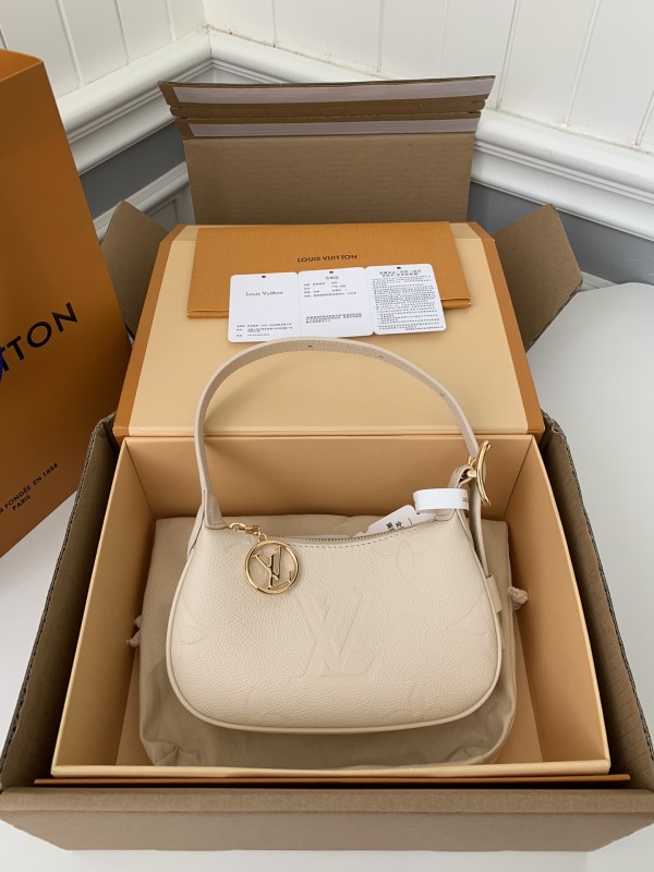 Handbags Louis Vuitton M82391 size:20.5*11*5 cm