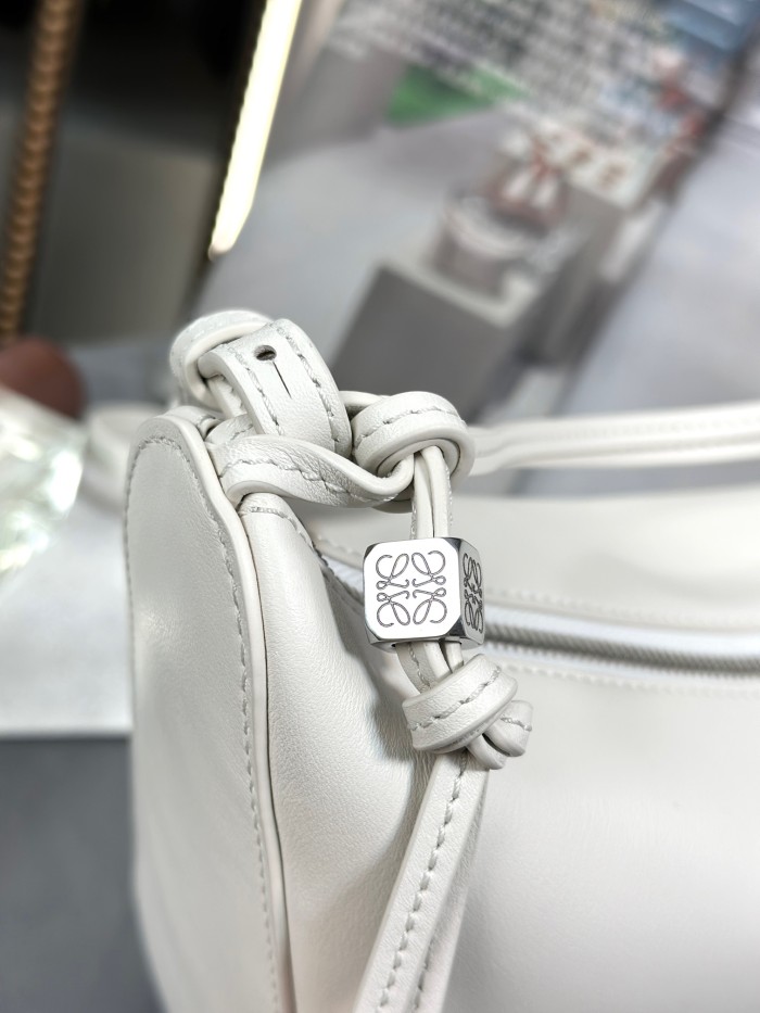 Handbags LOEWE 𝗛𝗮𝗺𝗺𝗼𝗰𝗸 𝗵𝗼𝗯𝗼 size:28-17-9.5 cm