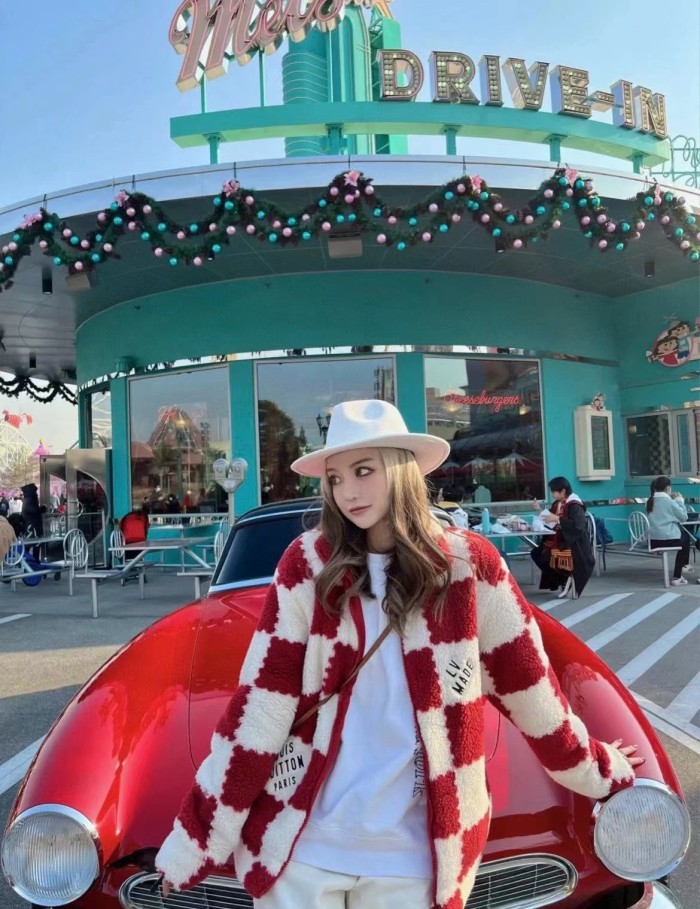 Clothes LOUIS VUITTON 922