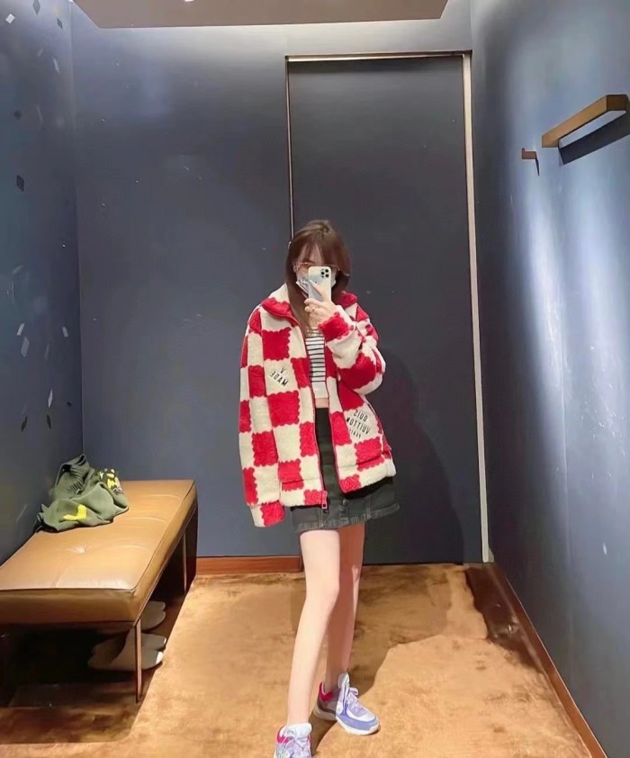 Clothes LOUIS VUITTON 922