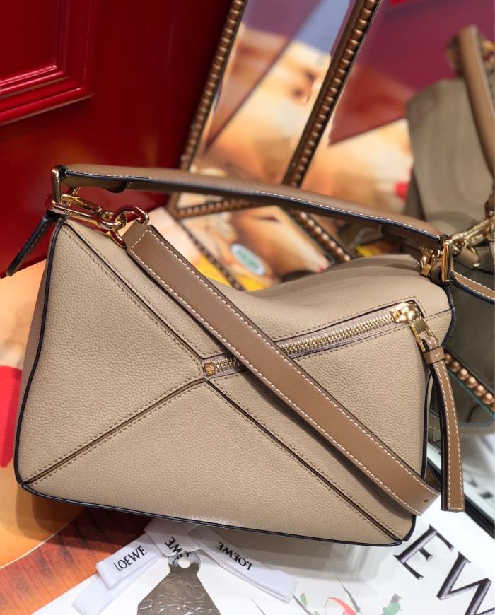 Handbags LOEWE ZP size:24−14-11 cm