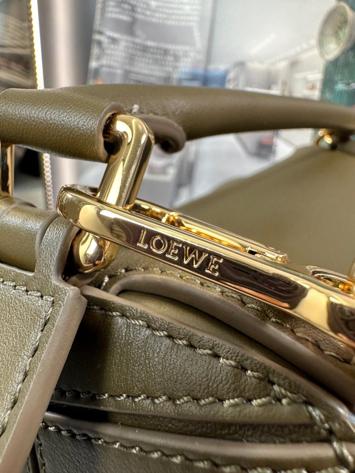 Handbags LOEWE ZP size:24−14-11 cm