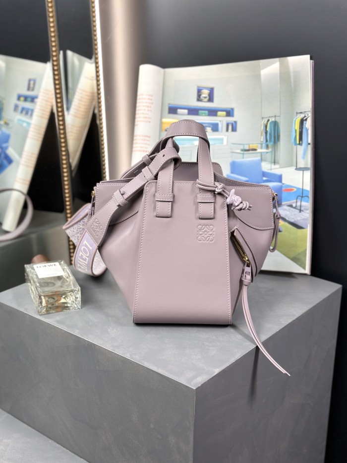 Handbags LOEWE 𝗛𝗮𝗺𝗺𝗼𝗰𝗸 size:20.8-19.5-14.4 cm