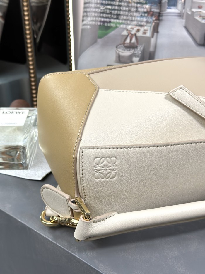 Handbags LOEWE 𝙋𝙪𝙯𝙯𝙡𝙚 𝙀𝙙𝙜𝙚 size:24-10.5-16 cm