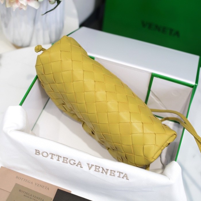 handbags Bottega Veneta The pouch size:23*13*8