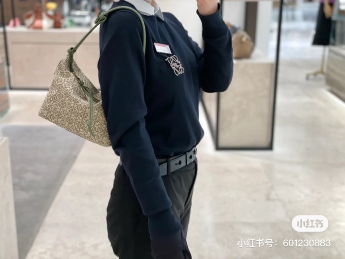 Handbags LOEWE 𝐂𝐮𝐛𝐢 size:21-12-12.5 cm