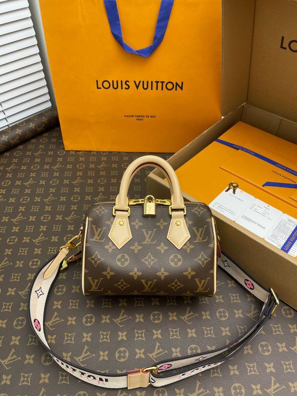 Handbags Louis Vuitton M46234 size:20*13*12 cm
