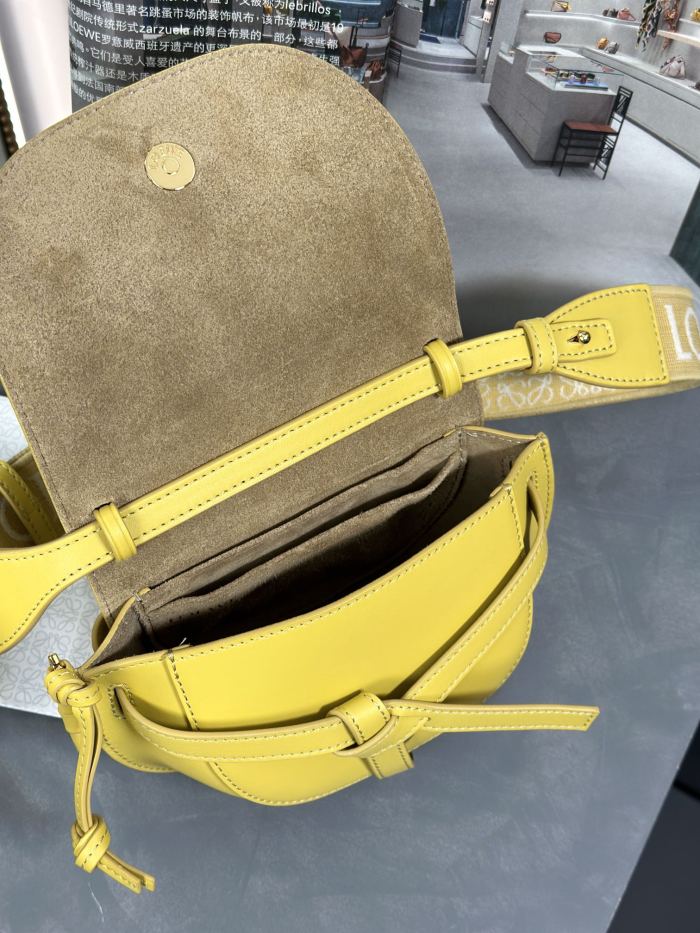 Handbags LOEWE 𝘔𝘪𝘯𝘪 𝘎𝘢𝘵𝘦 size:15*12.5*9cm