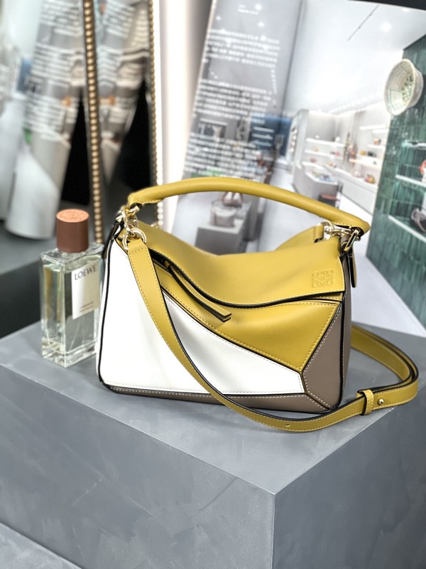 Handbags LOEWE ZP size:24−14-11 cm