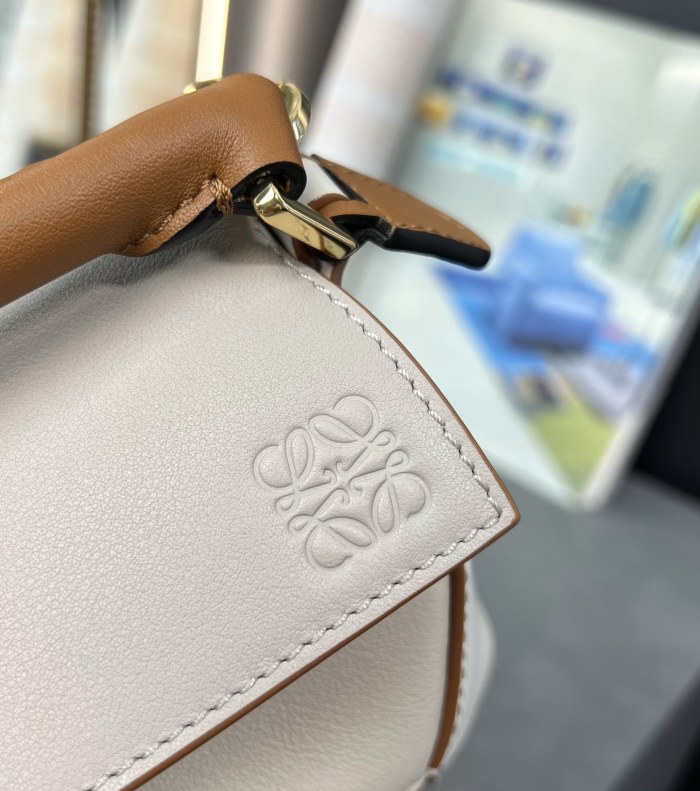 Handbags LOEWE 𝙈𝙞𝙣𝙞 𝙋𝙪𝙯𝙯𝙡𝙚 𝙀𝙙𝙜𝙚 size:18-8-12.5 cm