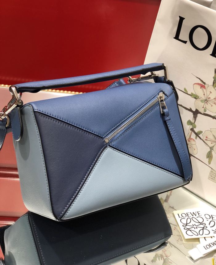 Handbags LOEWE ZP size:24−14-11 cm