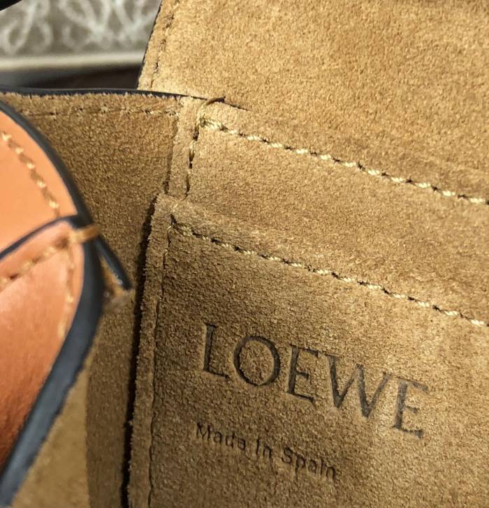 Handbags LOEWE 𝘔𝘪𝘯𝘪 𝘎𝘢𝘵𝘦 size:15*12.5*9cm