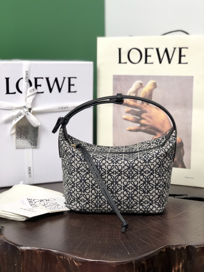 Handbags LOEWE 𝐂𝐮𝐛𝐢 size:21-12-17 cm