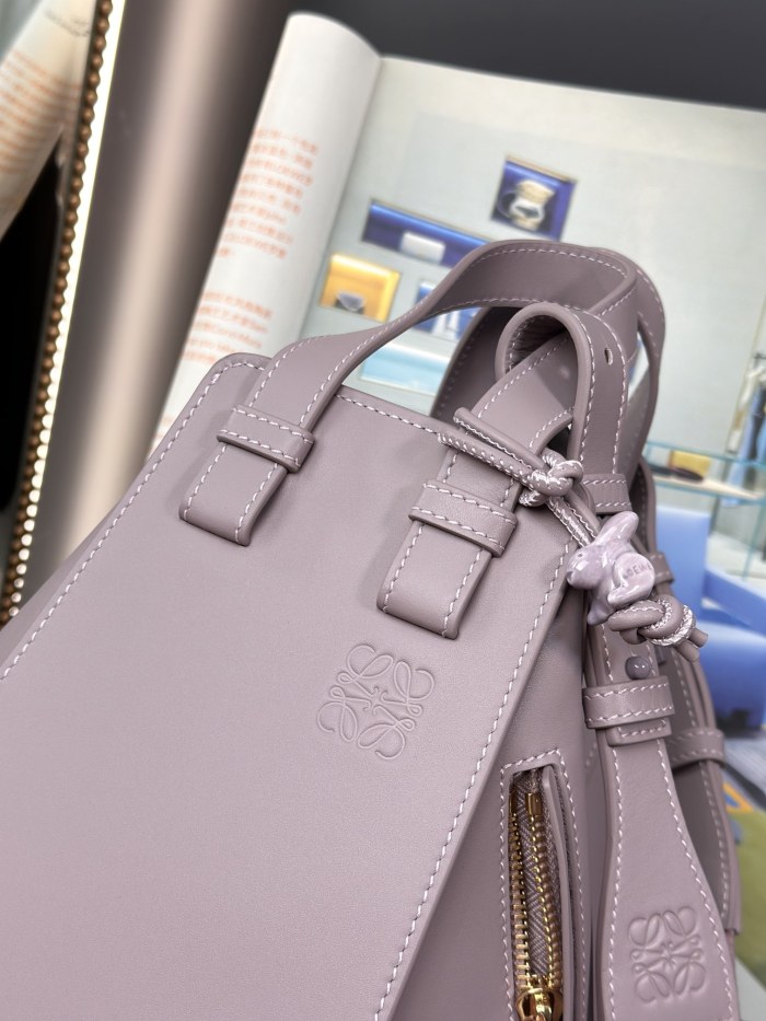 Handbags LOEWE 𝗛𝗮𝗺𝗺𝗼𝗰𝗸 size:20.8-19.5-14.4 cm