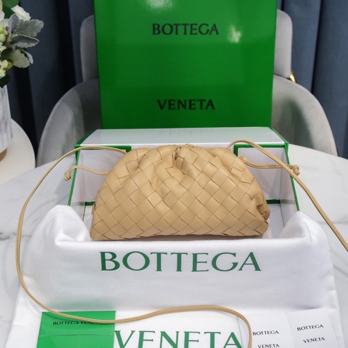 handbags Bottega Veneta The pouch size:23*13*8