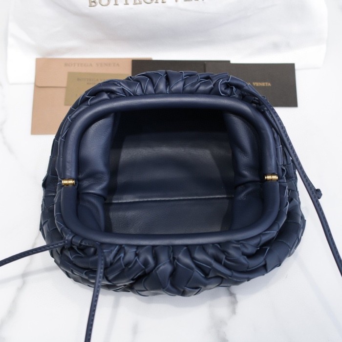 handbags Bottega Veneta The pouch size:23*13*8