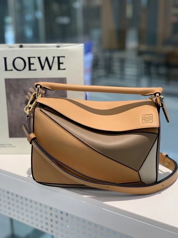 Handbags LOEWE ZP size:24−14-11 cm