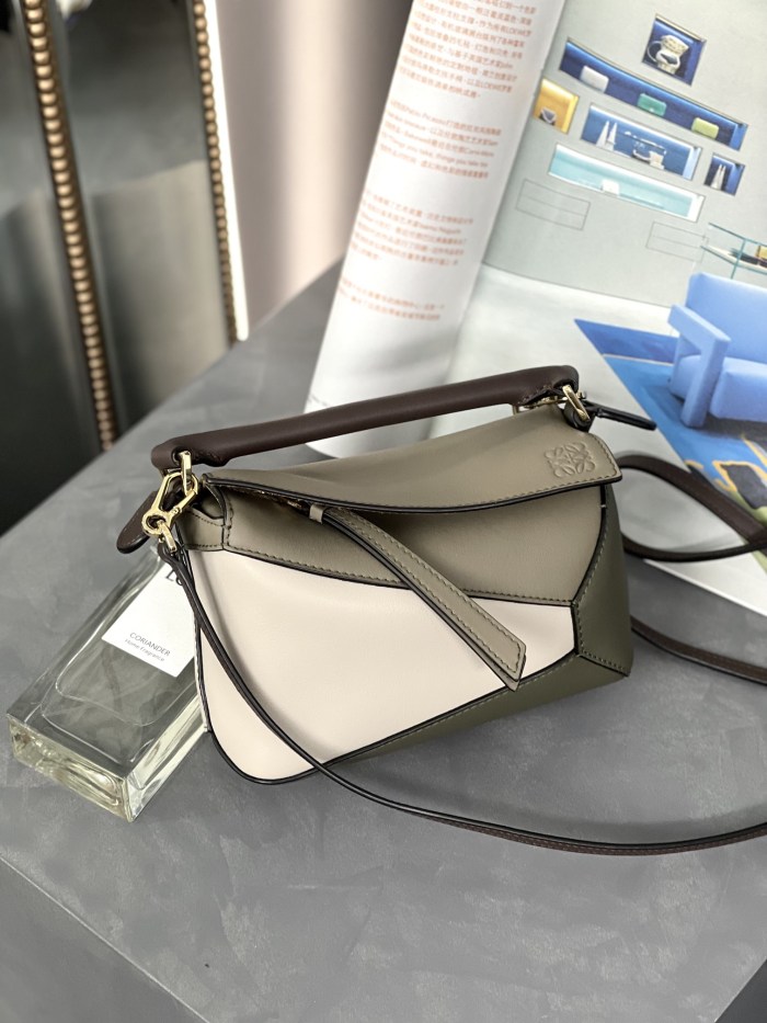 Handbags LOEWE 𝙈𝙞𝙣𝙞 𝙋𝙪𝙯𝙯𝙡𝙚 𝙀𝙙𝙜𝙚 size:18-8-12.5 cm