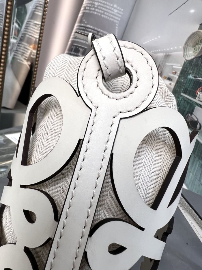 Handbags LOEWE 𝗔𝗻𝗮𝗴𝗿𝗮𝗺 size:21-12-7 cm