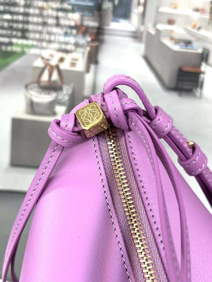 Handbags LOEWE 𝗛𝗮𝗺𝗺𝗼𝗰𝗸 𝗵𝗼𝗯𝗼 size:28-17-9.5 cm