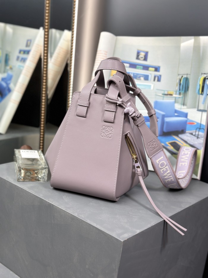 Handbags LOEWE 𝗛𝗮𝗺𝗺𝗼𝗰𝗸 size:20.8-19.5-14.4 cm