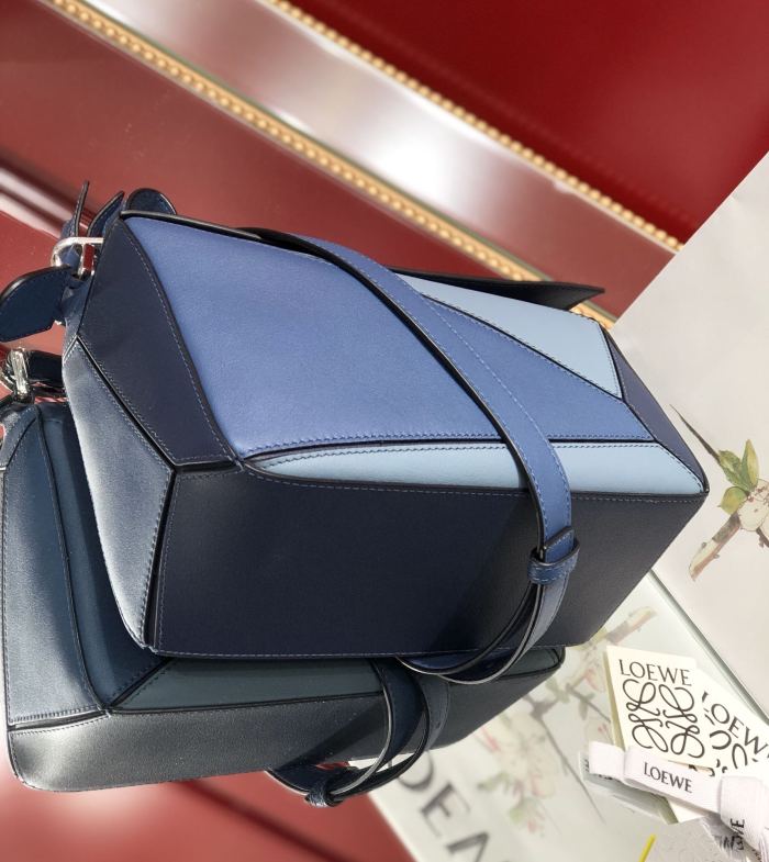 Handbags LOEWE ZP size:24−14-11 cm