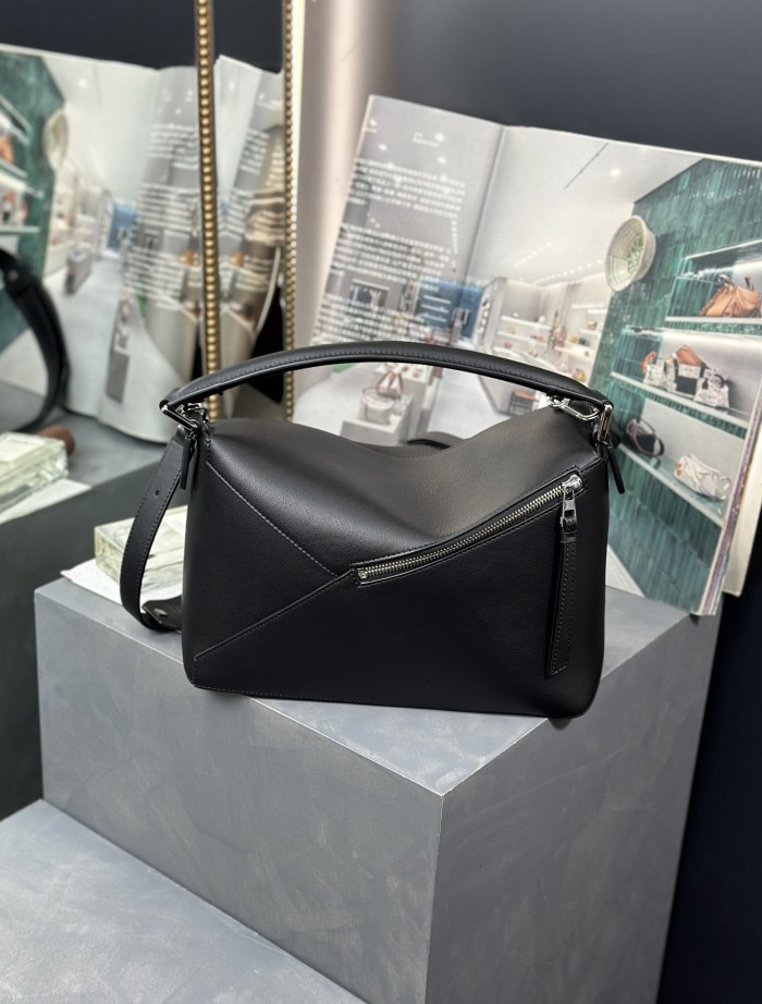 Handbags LOEWE 𝘗𝘶𝘻𝘻𝘭𝘦 𝘌𝘥𝘨𝘦 size:29-19.5-14 cm