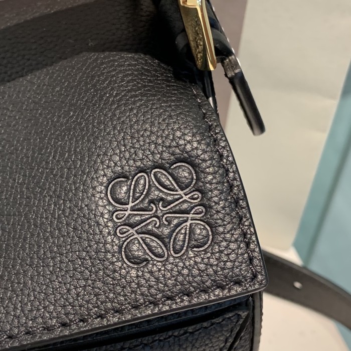 Handbags LOEWE ZP size:24−14-11 cm