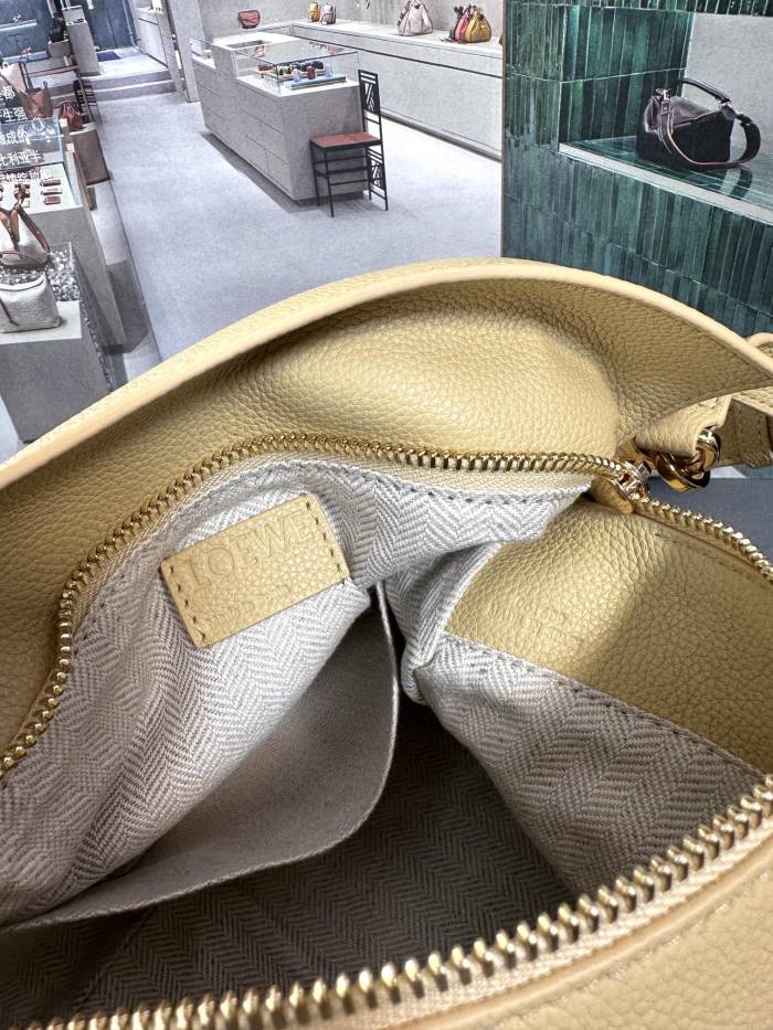 Handbags LOEWE ZP size:24−14-11 cm