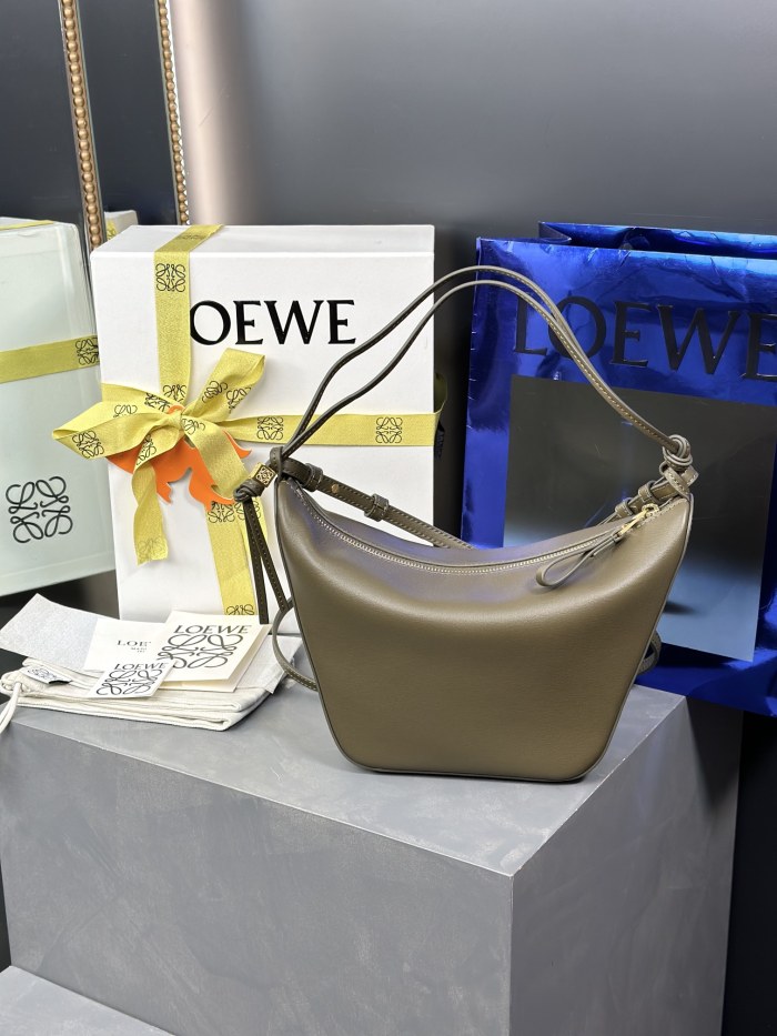 Handbags LOEWE 𝗛𝗮𝗺𝗺𝗼𝗰𝗸 𝗵𝗼𝗯𝗼 size:28-17-9.5 cm