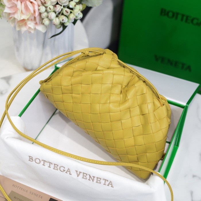 handbags Bottega Veneta The pouch size:23*13*8
