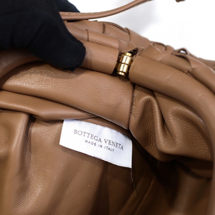 handbags Bottega Veneta The pouch size:23*13*8